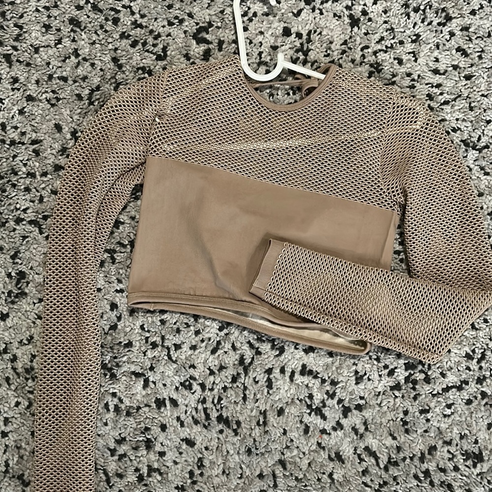 Tan workout crop top longsleeve